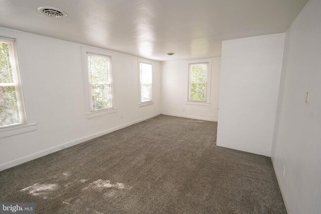 Building Photo - 611 Locust St