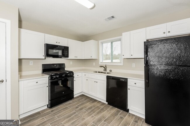 Building Photo - 6258 Leverett Dr