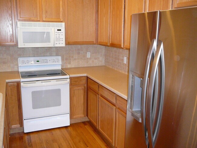 Building Photo - Fabulous Townhome Near Cherry Creek State ...