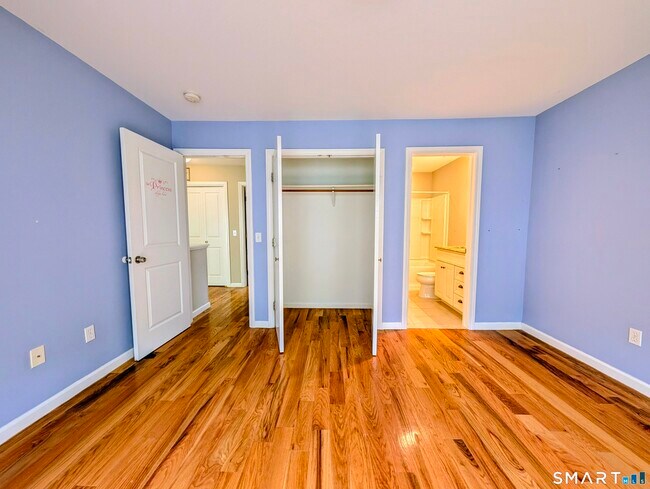 Building Photo - 15 Old Oak Dr