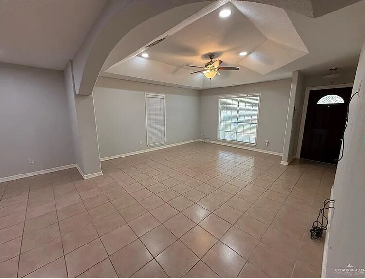 Building Photo - 137 Mynah Ave