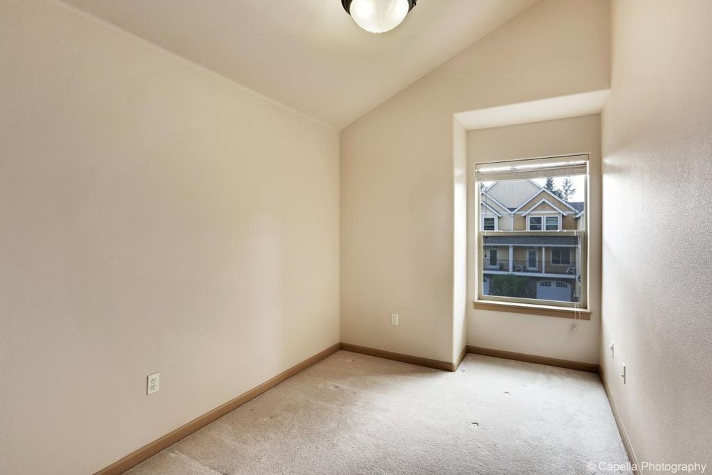 Building Photo - 1916 NE 49th Way