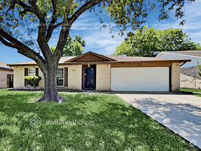 Building Photo - 9812 Robin St