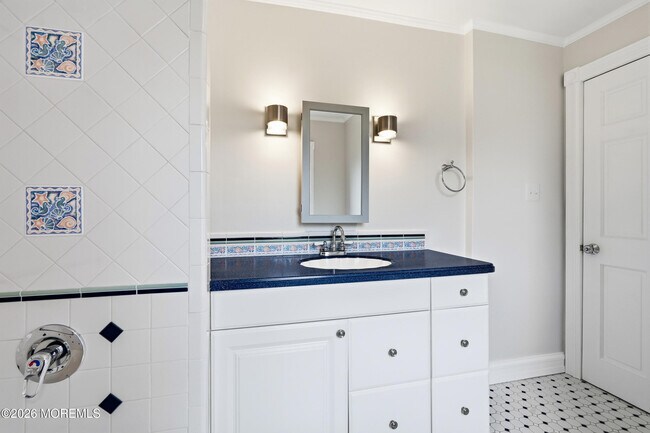 Building Photo - 638 Overton Pl