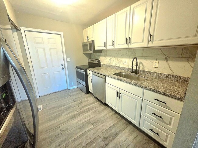 Building Photo - 4346 Swan Ave