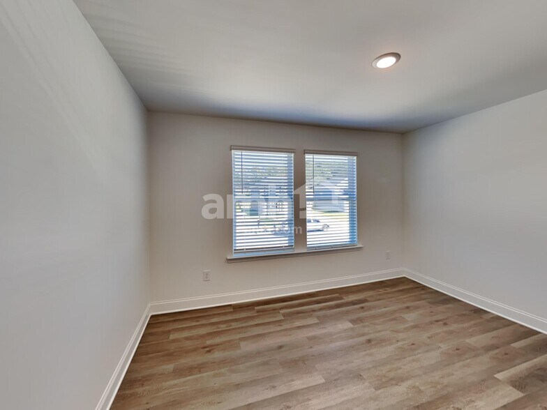 Building Photo - 1305 Soapstone Rd