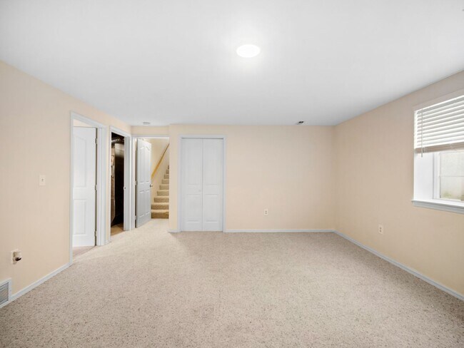 Building Photo - Spacious Home with Fenced Yard & Garage – ...
