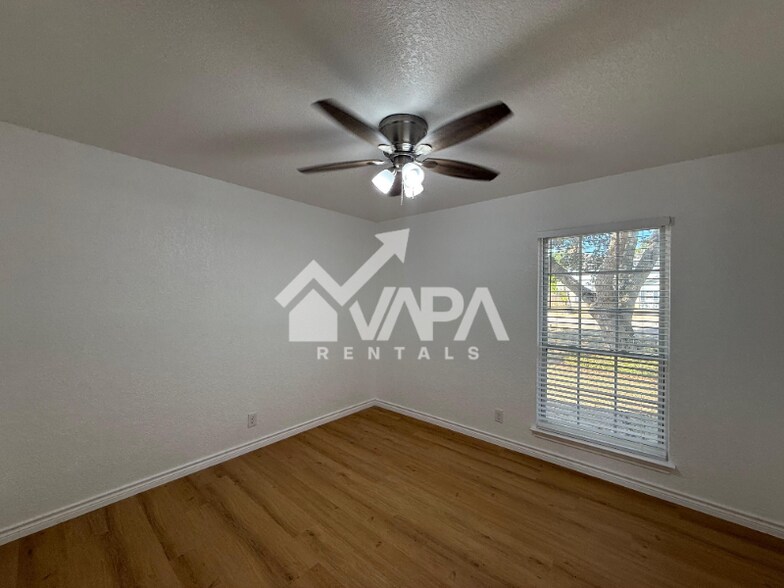 Building Photo - 5618 Wood Walk St