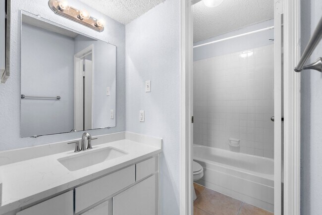 Building Photo - 2750 Holly Hall St