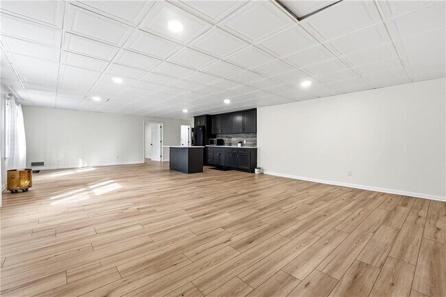 Building Photo - 125 River Park Dr