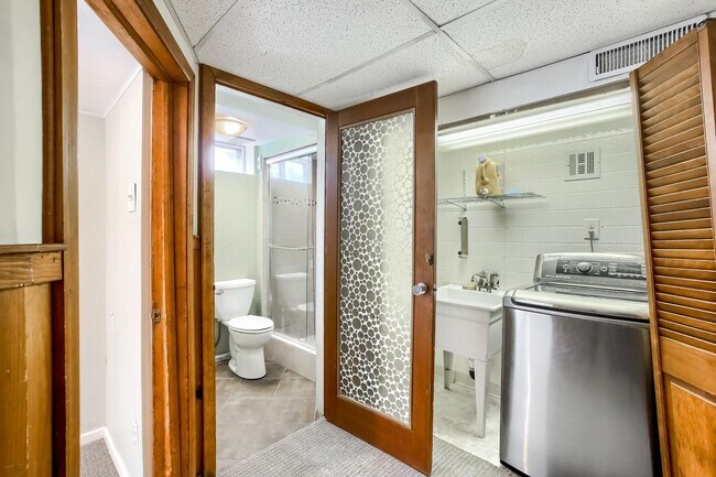 Building Photo - 3 Bedroom single family home in Denver