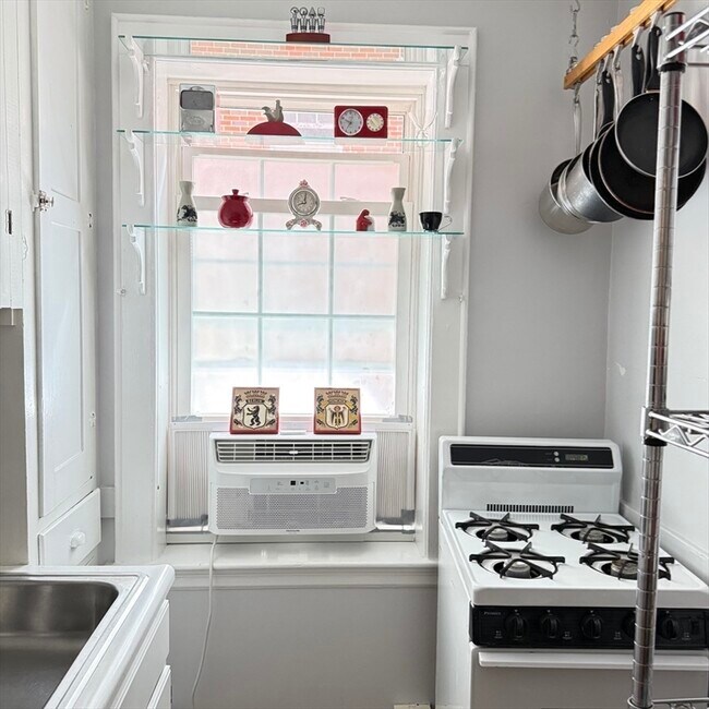 Building Photo - 285 Harvard St