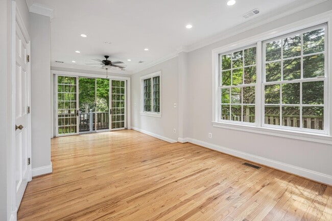 Building Photo - 3525 Williamsburg Ln NW