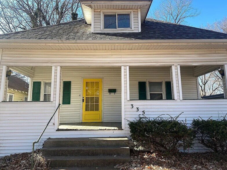Primary Photo - 335 S Green St