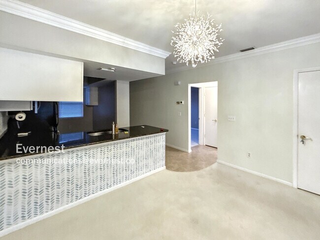 Building Photo - 4550 SE 5th Pl