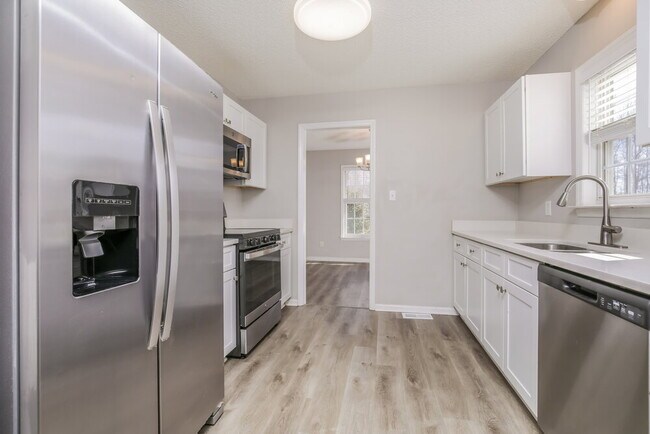 Building Photo - 1432 Smokey Mountain Dr