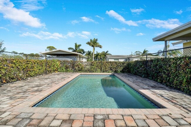 Building Photo - 2777 SE Normand St