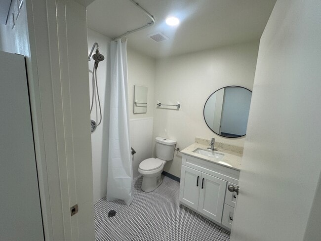 Building Photo - 460 W 600 N