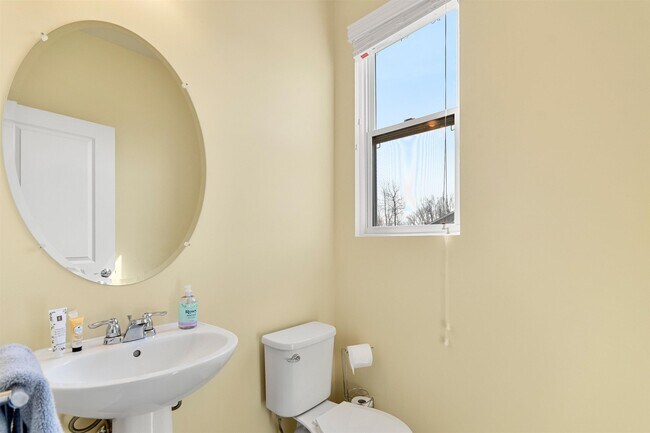 Building Photo - 2136 Wiltshire Dr