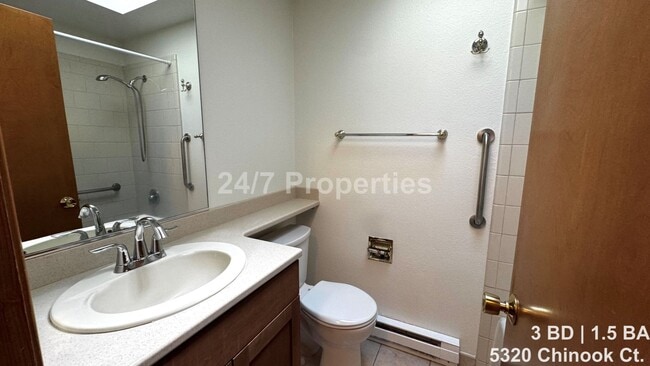 Building Photo - Cute 3 BD | 1.5 BA Home in Lake Oswego - Lake Access!