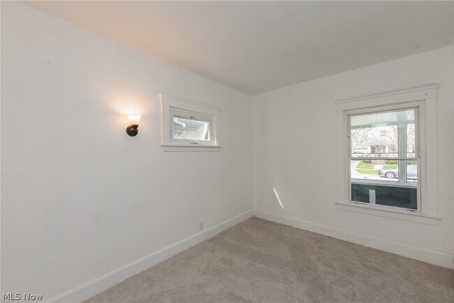 Building Photo - 1519 Ridgewood Ave