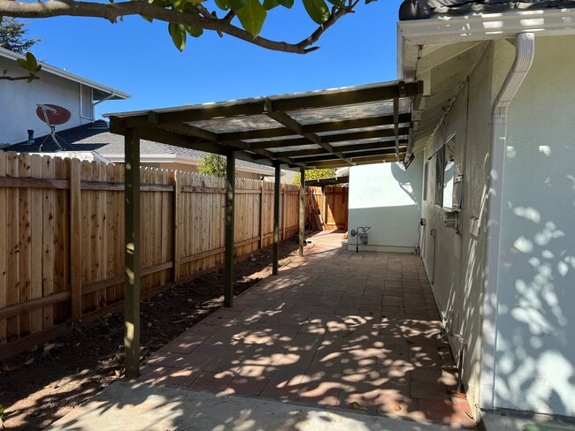 Building Photo - Great Location. 3 Bedroom Home
