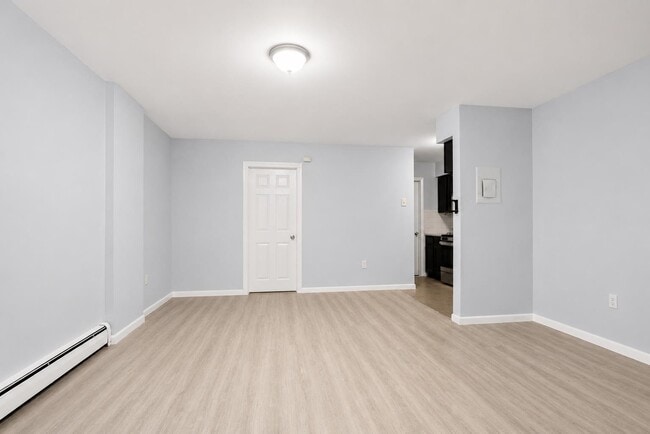Building Photo - 406 7th St