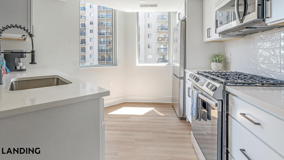 Building Photo - 1221 S Eads St