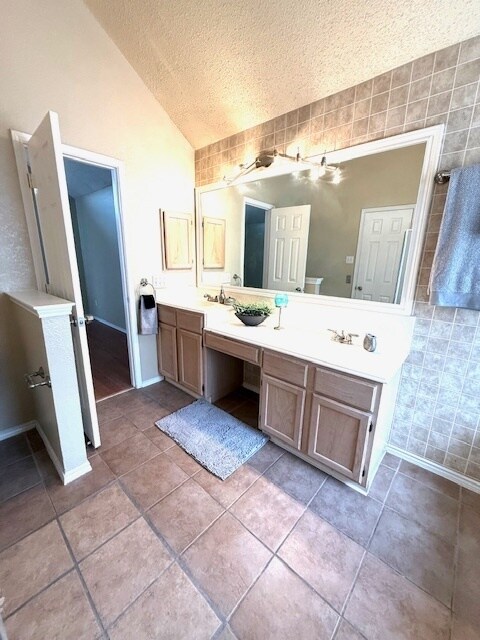Building Photo - 2713 Clearwater Dr