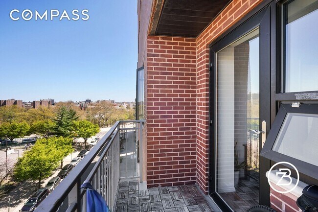 Building Photo - 456 W 167th St