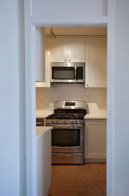 Building Photo - 65 E India Row