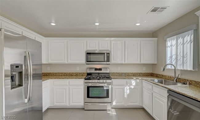 Building Photo - 5733 Rose Tiara Dr