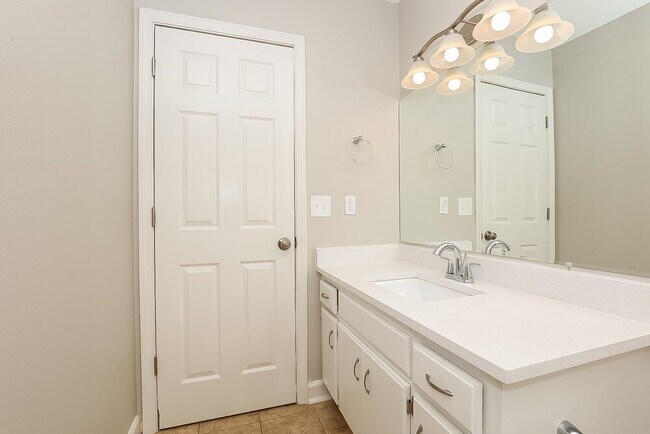 Building Photo - 2044 Horncastle Dr
