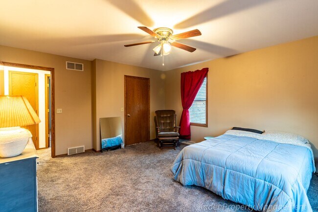 Building Photo - 731 Matts Dr