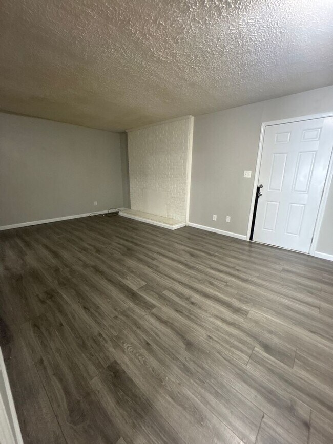Building Photo - 23 Camelot Cove