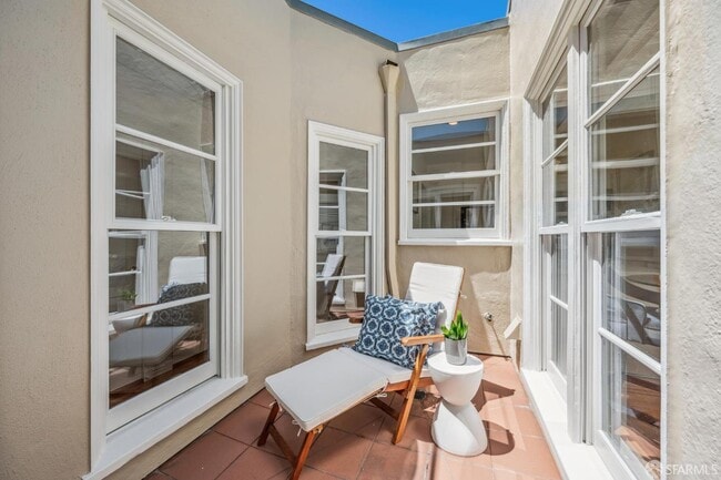 Building Photo - 25 Roselyn Terrace