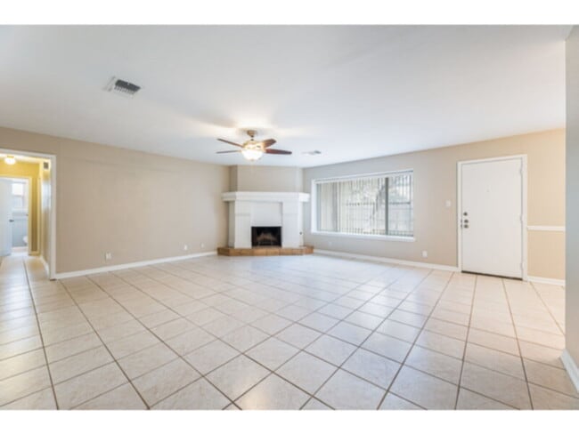 Building Photo - 12914 Pegasus St