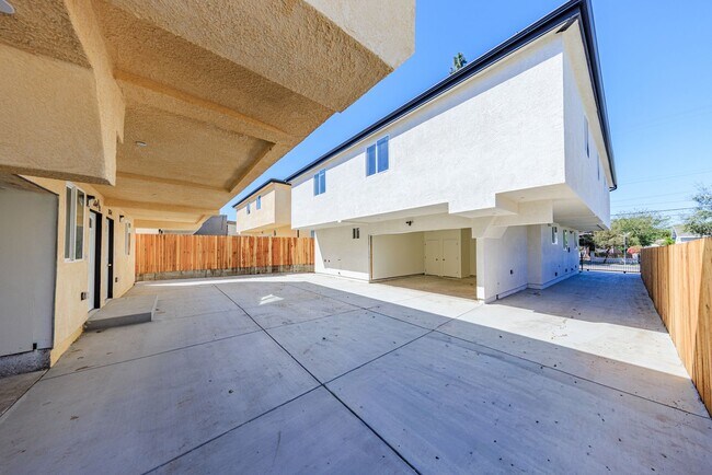 Building Photo - 1650 Murchison St