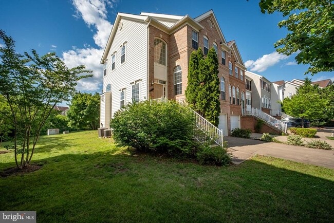 Building Photo - 44094 Saxony Terrace