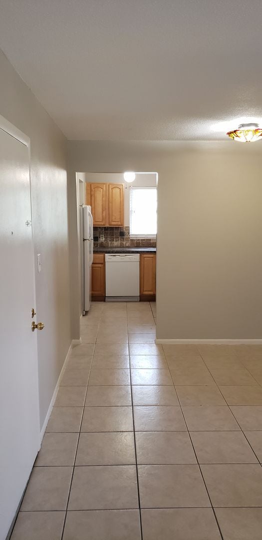 Building Photo - Cozy 2nd floor condo by Lake Underhill