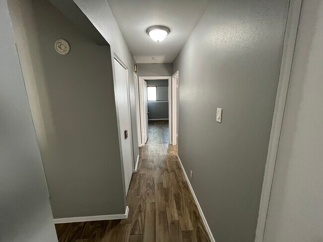 Building Photo - 506 Demya Dr