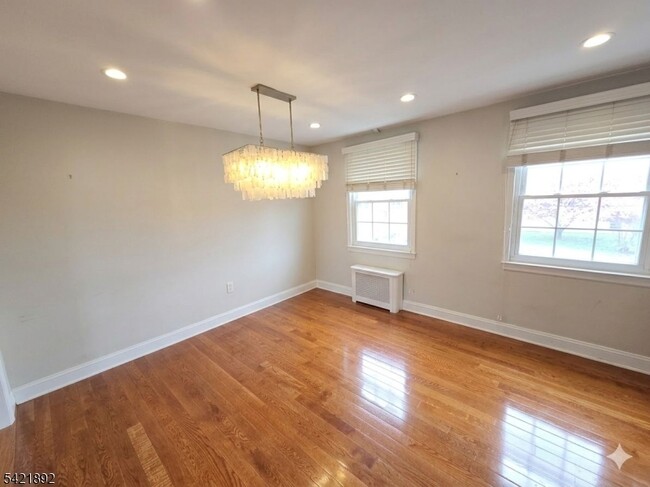 Building Photo - 112 Darwin Ave