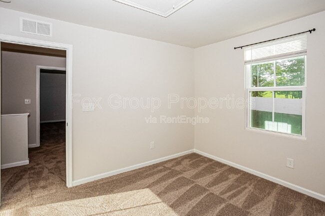 Building Photo - 160 Browband St