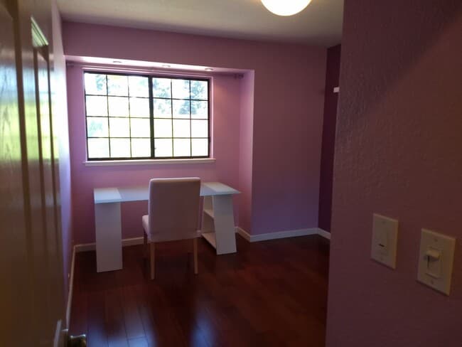 Building Photo - Updated 3 Bed 2.5 Bath Home!