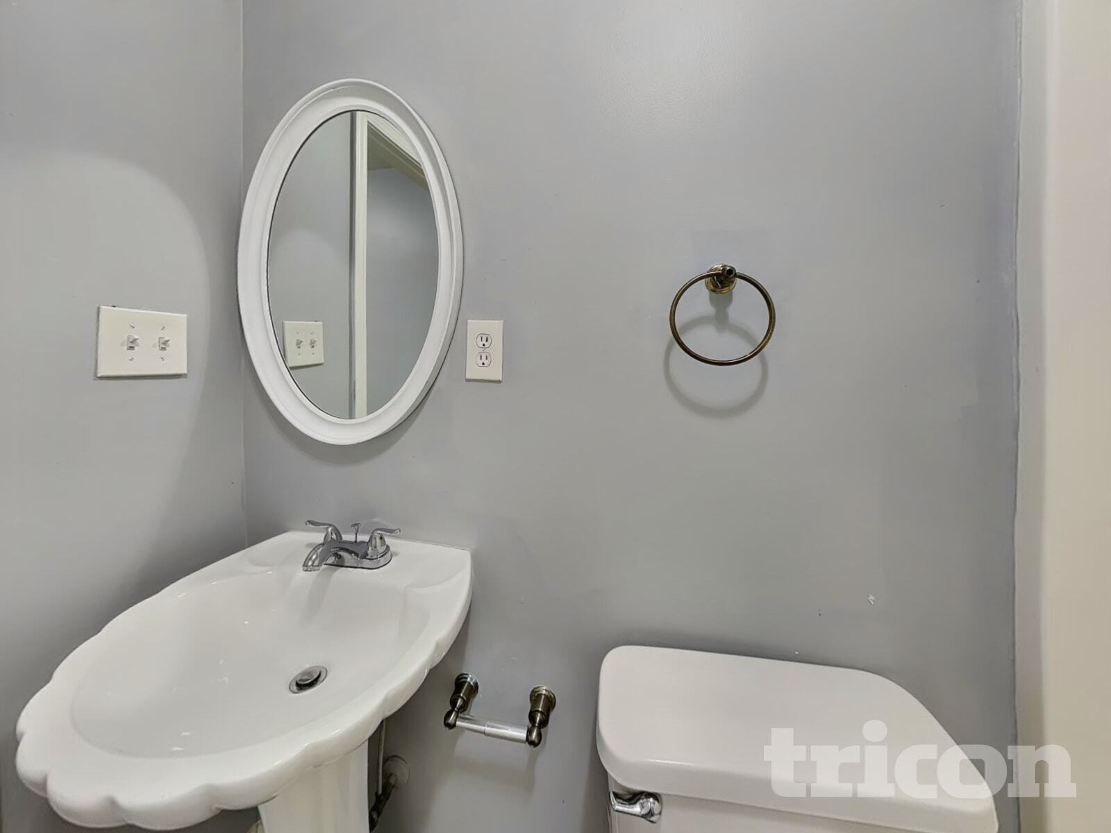 Building Photo - 245 Longview Dr