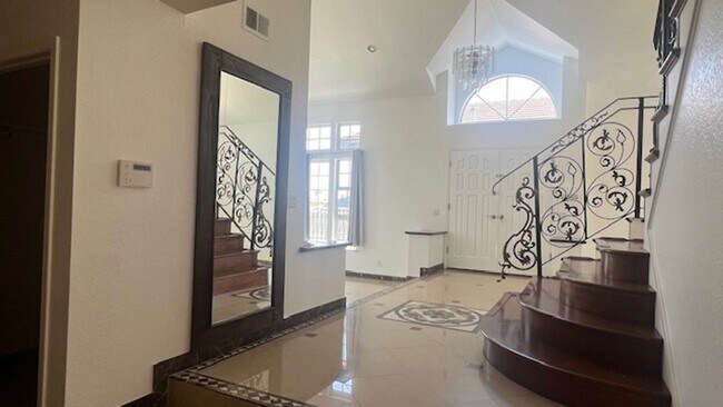 Building Photo - Elegant House in Playa Del ray