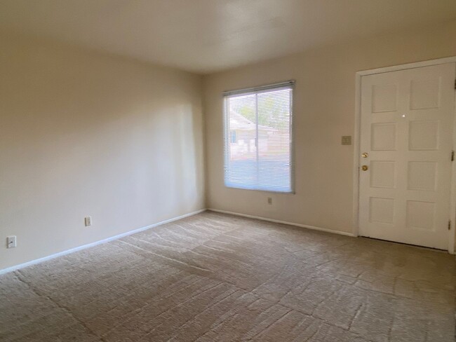 Building Photo - Tempe Townhouse 2 Bed/1Bath Single Story w...