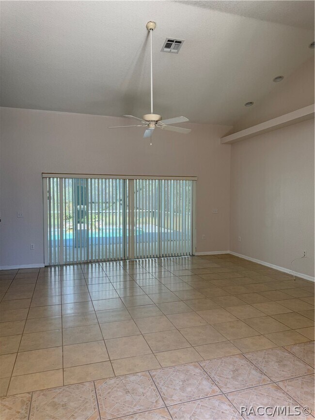 Building Photo - 8013 SW 134 Loop