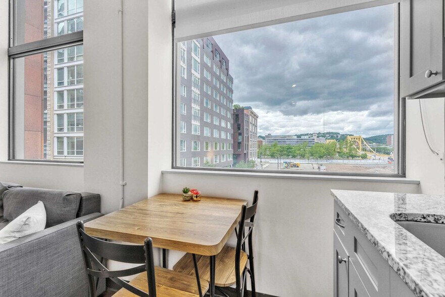 Building Photo - 800 Penn Ave