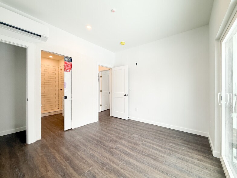 Building Photo - 67 Perrin St